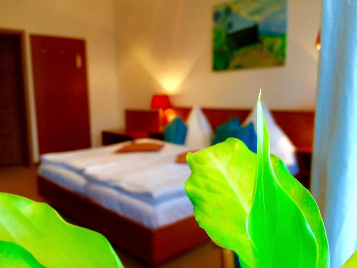 Zu Den Linden - Radebeul Pension Mit Restaurant Dış mekan fotoğraf